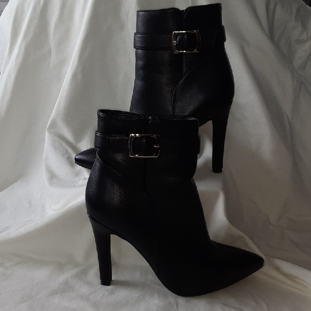 IDIFU Black Heeled Boots with Stiletto Heel and Buckle Straps